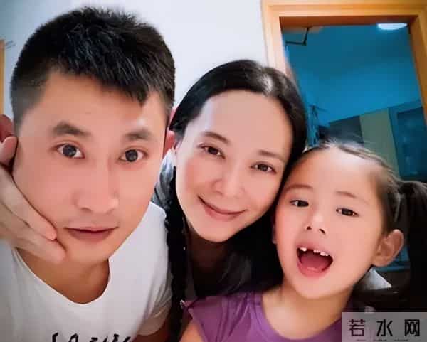 14年前,倒贴3套房嫁到河南农村的港姐郭羡妮,如今怎样了?