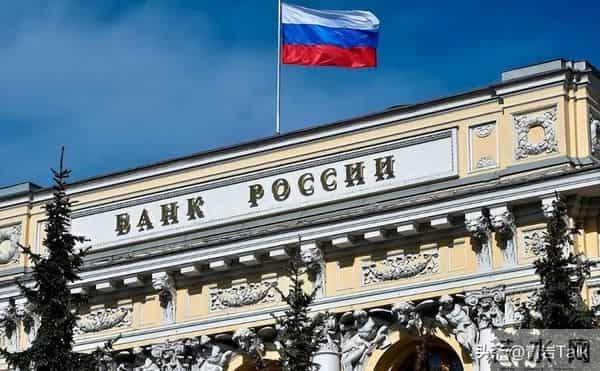 总统都救不了？朱莉33岁司机访乌遭征兵，90天动员令下难逃前线？