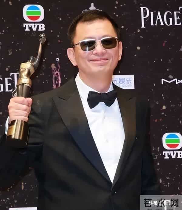 陪玩陪睡只是开胃菜，袭警、舔手指、集体嫖娼，背后的事捂不住了