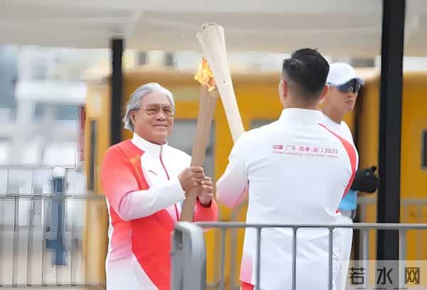 郭晶晶也没想到，79岁公公霍震霆再破天花板，让整个豪门圈沉默了