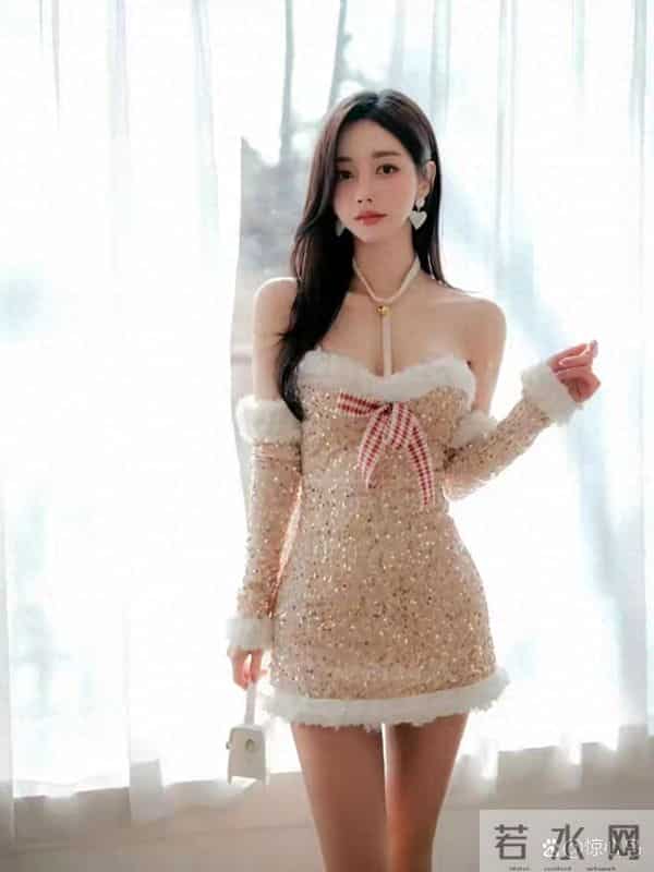 孙允珠,性感挂脖吊带裙,又欲又迷人,挂脖上的铃铛更是点睛之笔