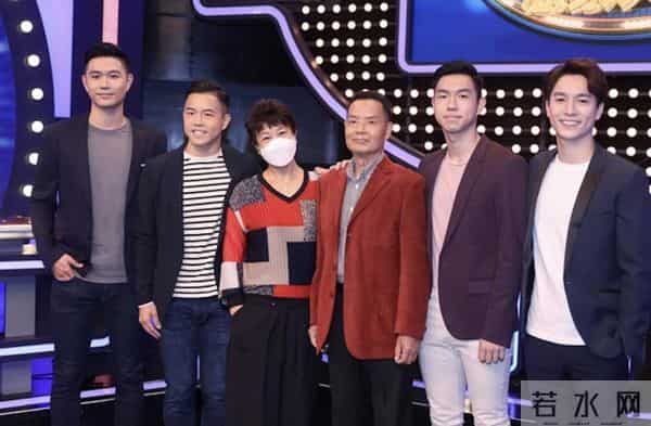 TVB艺人74岁大寿设宴27桌,妻儿陪伴上台切蛋糕,四个儿子来了仨