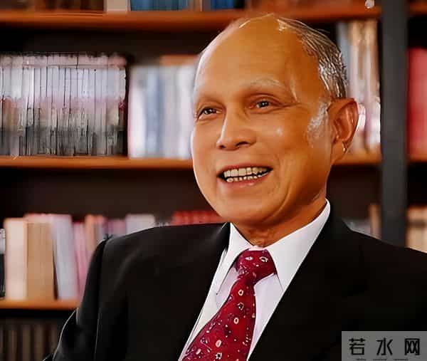 霍启刚也没想到，他79岁的父亲霍震霆，如今还能再为霍家“争光”