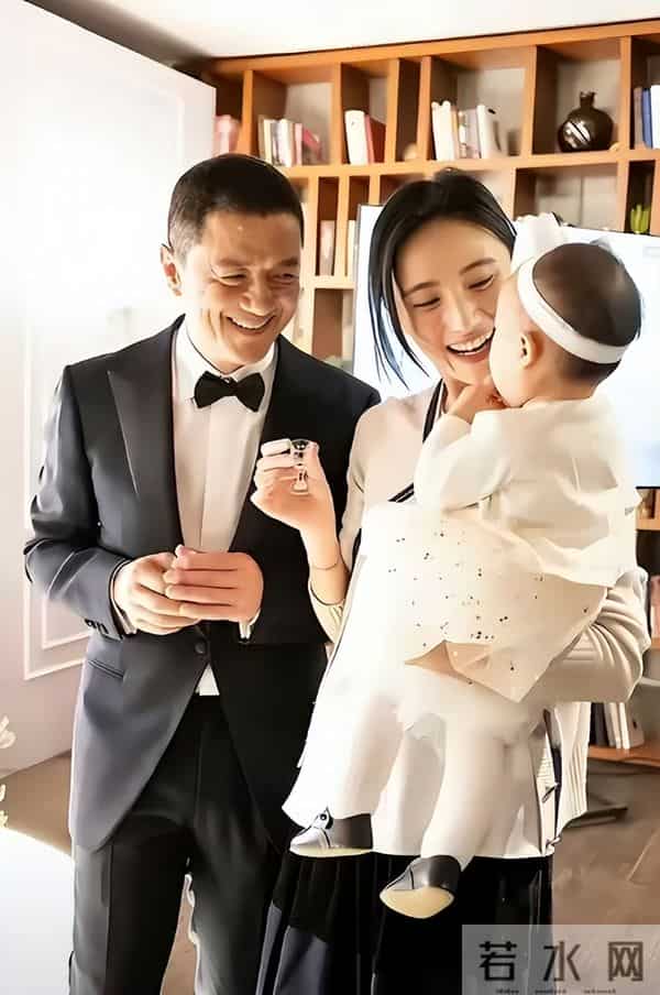 和李亚鹏离婚后海哈金喜谈享受孤独,首度提到女儿近况