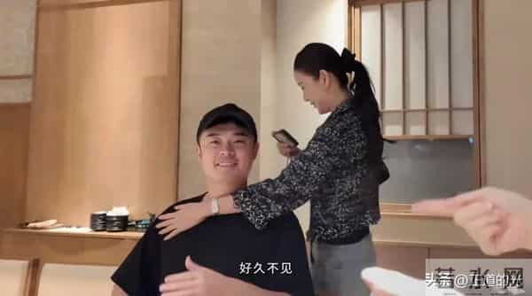 张子萱在陈赫vlog中有了姓名 两人好久没见 锁喉拥抱 9岁女儿大龅牙