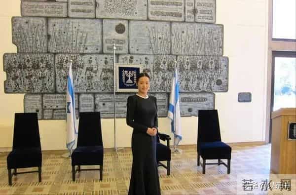 她是著名歌唱家，不惧流言嫁三婚前央视主持丈夫，三年生一儿一女