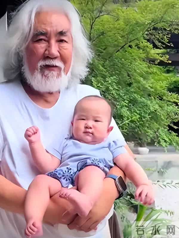 钱再多有什么用?张纪中夫妇的真实处境,给"老夫少妻"敲响了警钟