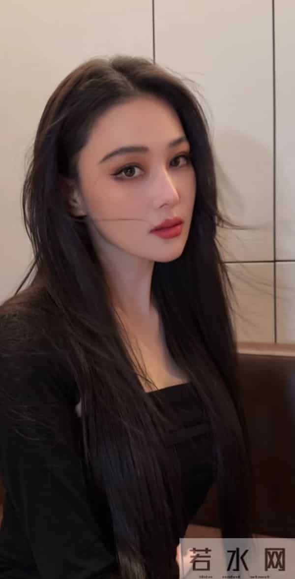 嫁给何捷以后的张馨予感觉比以前漂亮了，越来越美，越来越柔和了