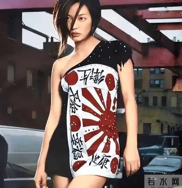 封杀四年,49岁赵薇近况再曝,参加好友婚礼,脸垮皮衰无星气