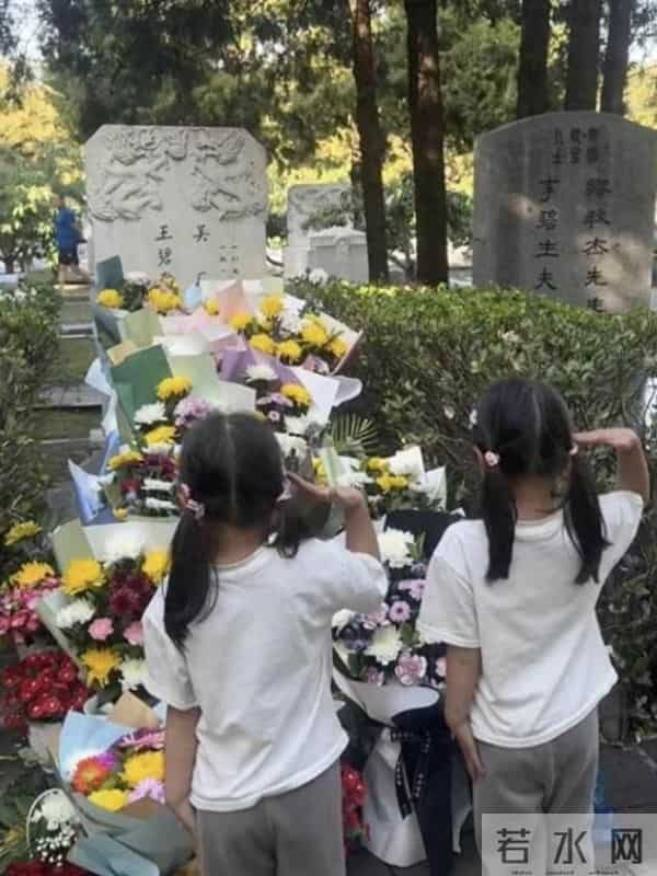 陈宝仓墓地曝光,墓前状况令人意外,与吴石、朱枫墓截然不同