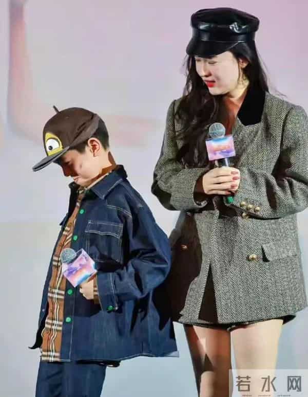 霍思燕和儿子出席活动,嗯哼凸嘴龅牙变化大,网友称是腺样体面容