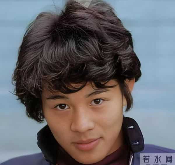 李连杰脱光上衣前后无刀疤,网友都不信,恶心的一幕在评论区上演