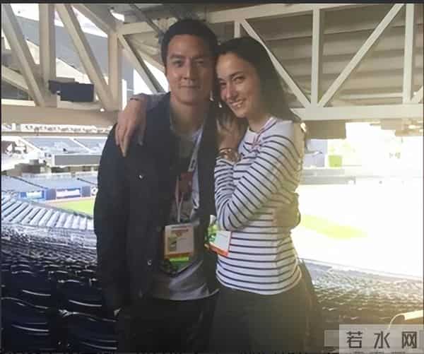 吴彦祖晒47岁老婆素颜合照,惊呆网友!原来他们15年前就已分床睡