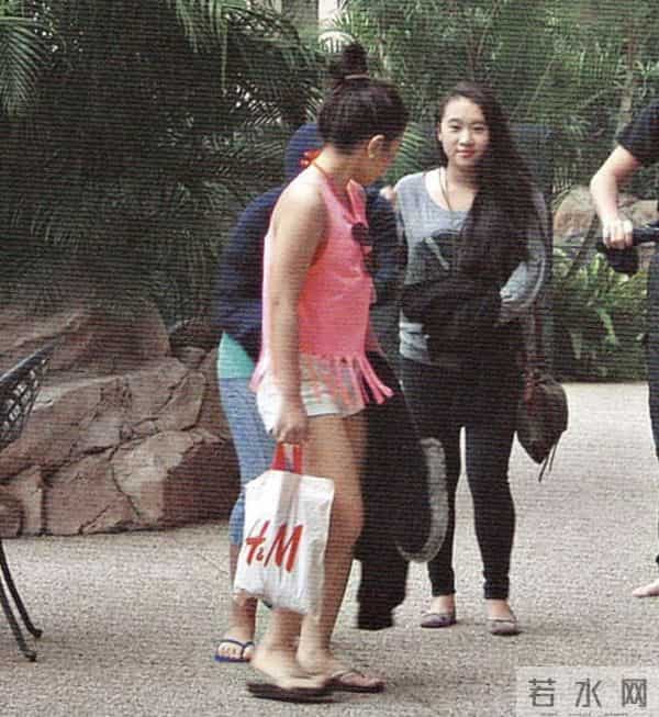 6岁打同学耳光，13岁成"小混混"，如今26岁李宗盛女儿，过得如何