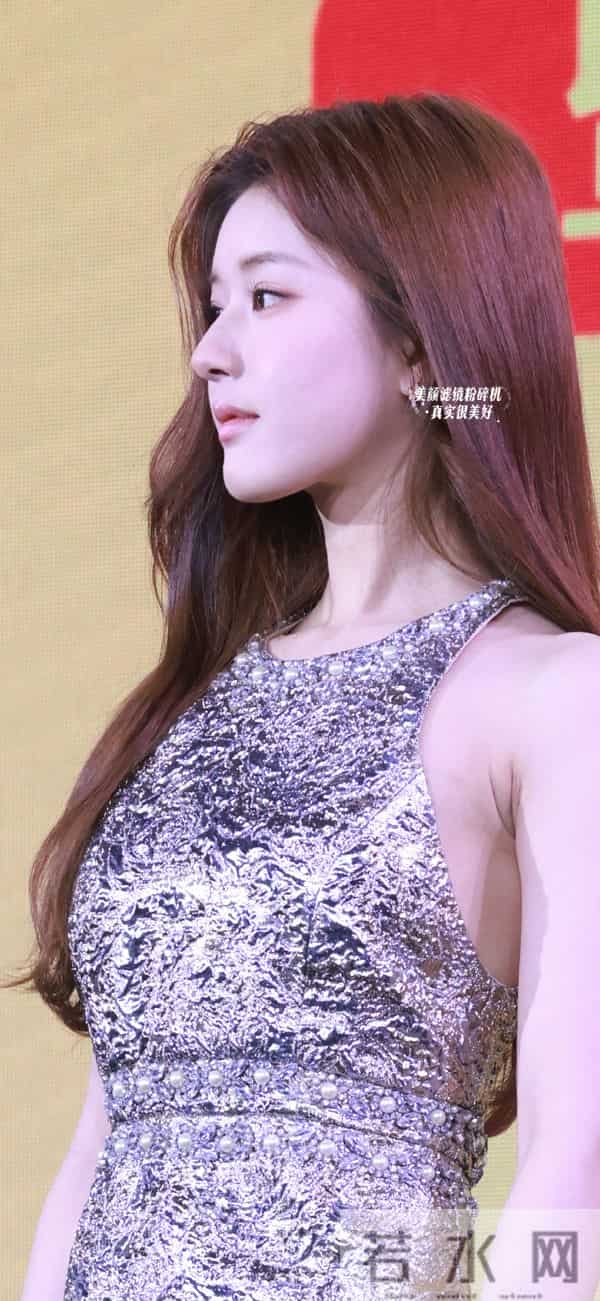 赵露思最新活动美拍,脚踩高跟,腿好美,好久不见