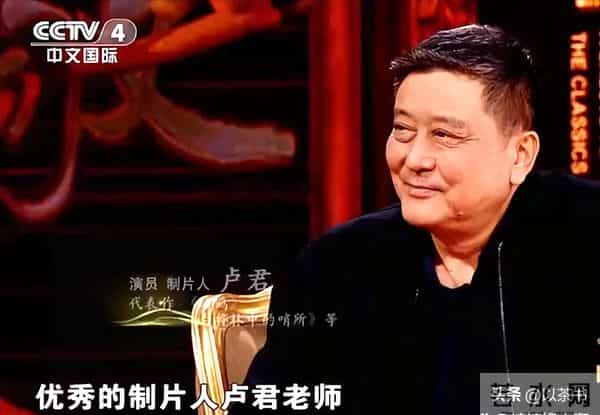 他曾是北影厂第一美男，退居幕后20年担任制片人，如今老的不敢认