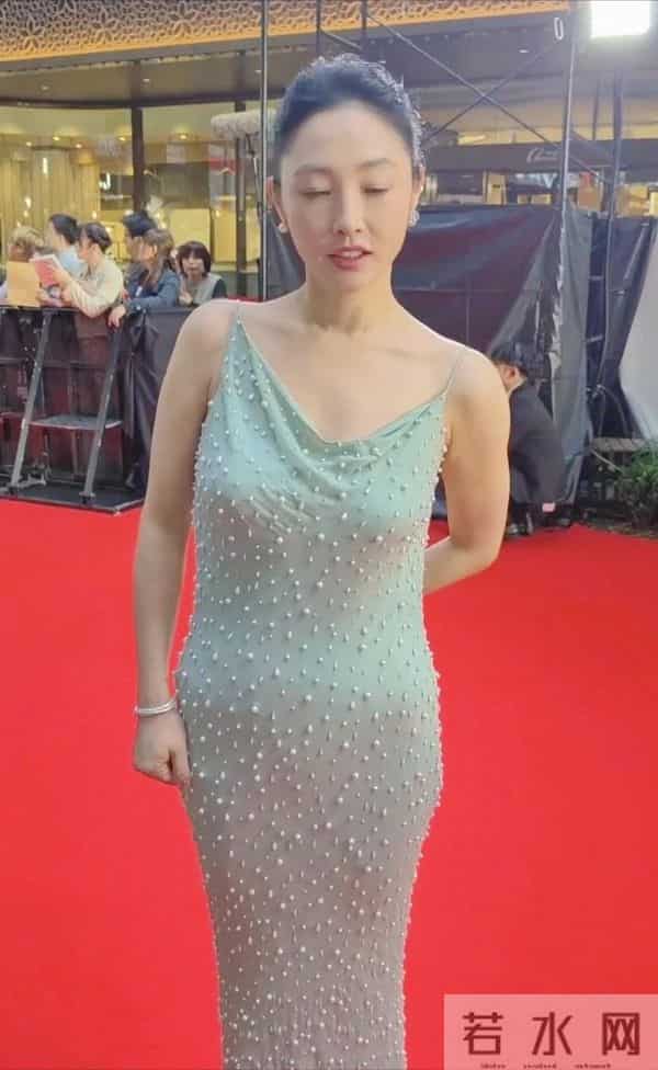 41岁白百何现身东京,她的下跨变得好大啊,脸也胖了,变化真大