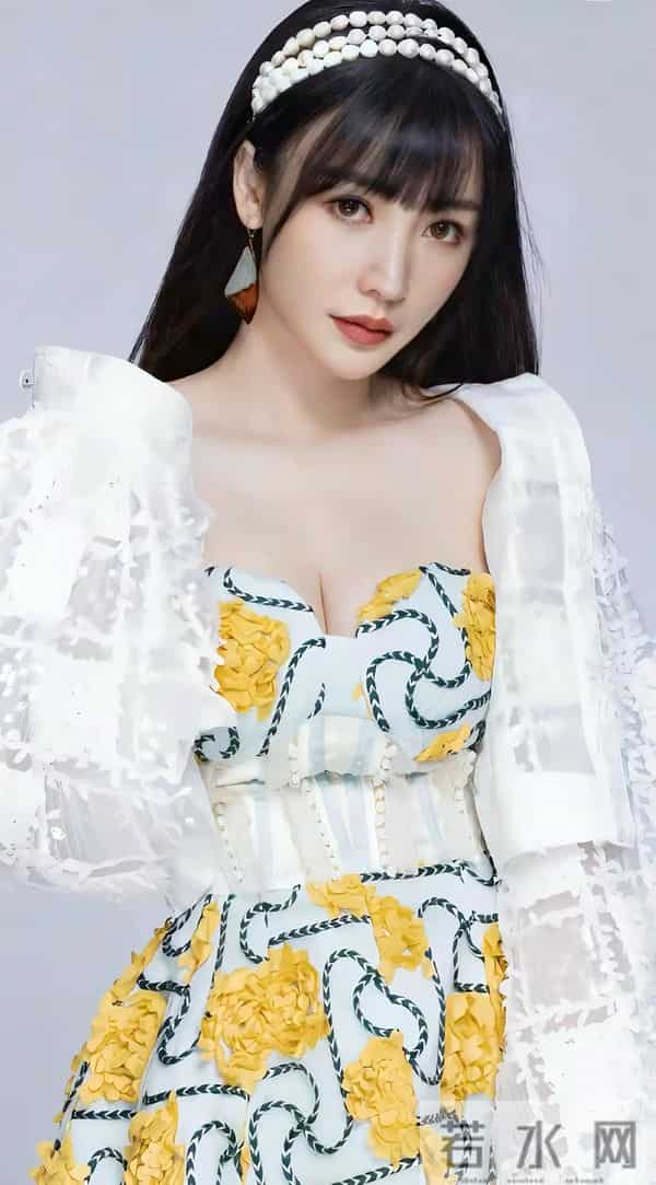 柳岩性感穿搭合集,你喜欢哪一套?