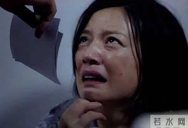 封杀四年,49岁赵薇近况再曝,参加好友婚礼,脸垮皮衰无星气