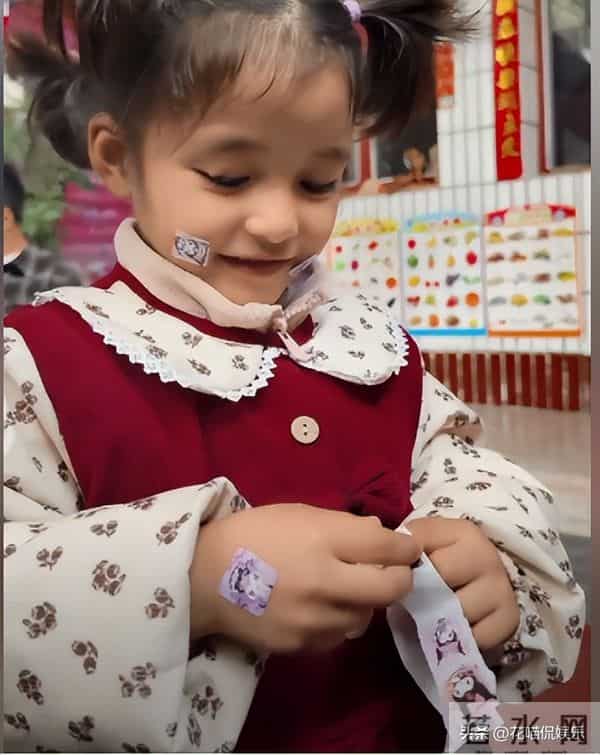 李超群删掉向皮一哥道歉视频,不回应网友评论,安心带安娜上学