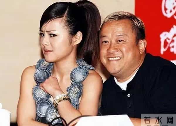 和乔妹合照后,陈百祥又曝曾志伟盯上了余咏珊,小心思演都不演了