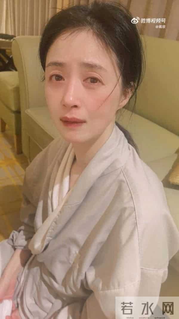 演员蒋欣因节食崩溃大哭：我很努力了，但胳膊依然能拧过大腿