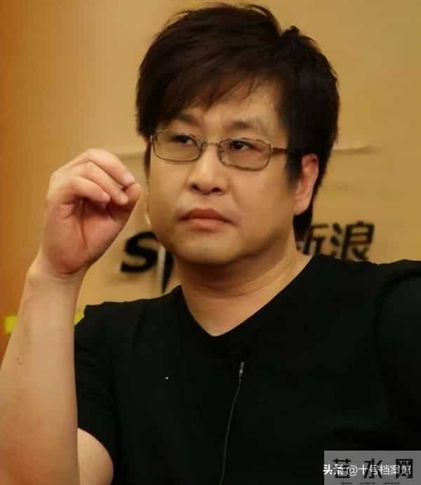 央媒三问直扎人心!“连滚带爬”的郑智化清空微博,这一次他走了