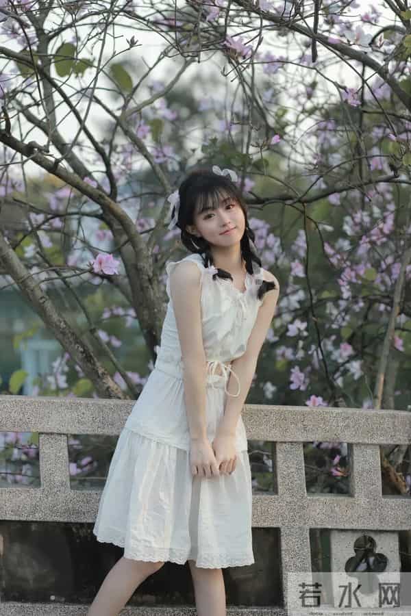 汤音璇｜清纯甜美写真，春日漫步，花海中的甜美少女