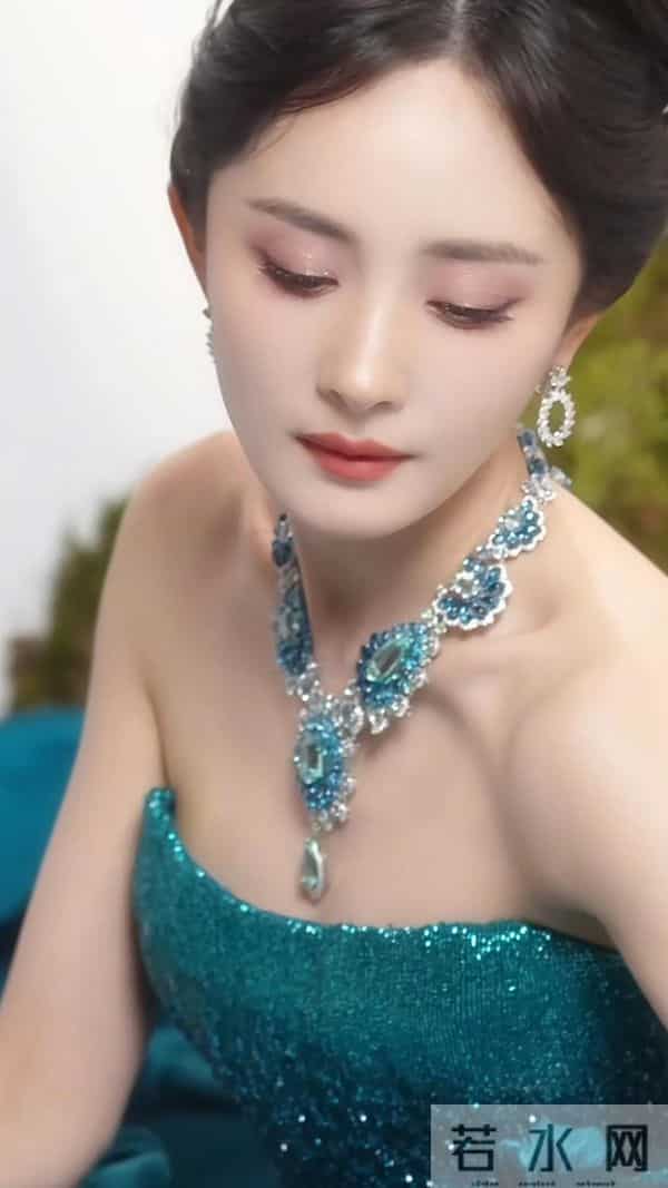 定格杨幂美得一瞬间