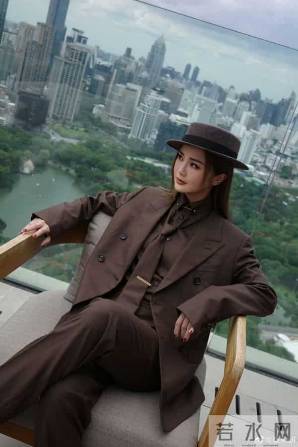 恭喜!香港知名女星被曝恋上小近10岁鲜肉,二人或已同居试婚