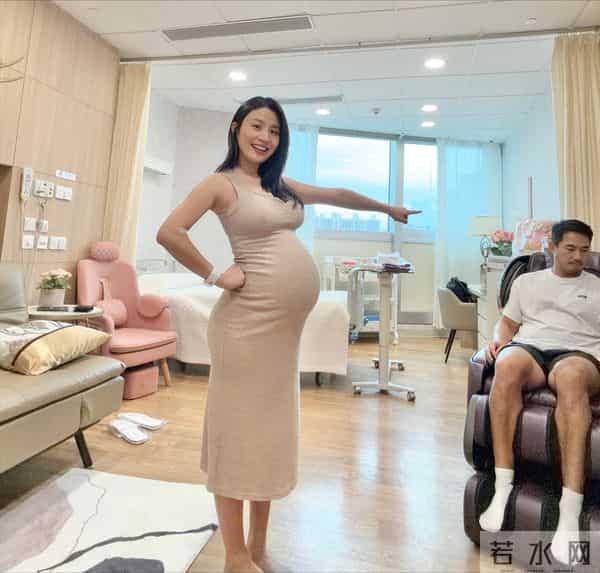 又一位前TVB女星平安诞下二胎女儿，公开全家福见证幸福时刻