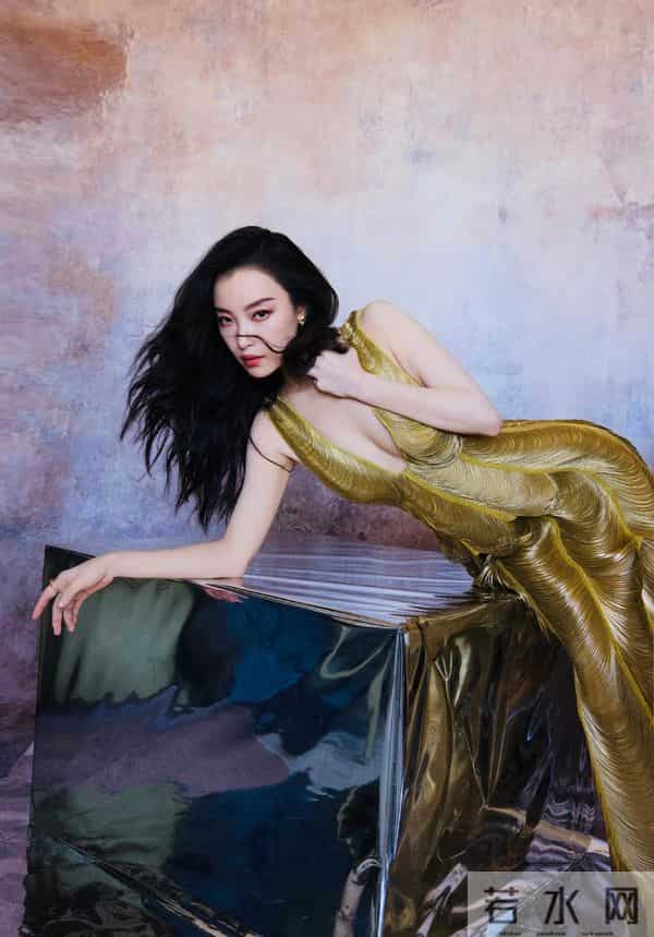 一整个美到失语!倪妮的性感美貌+肤白长腿,谁看了不心动?