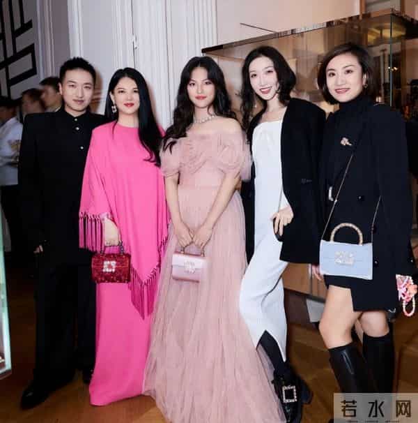 被全网模仿后,李湘坐不住了,深夜发照找回面子