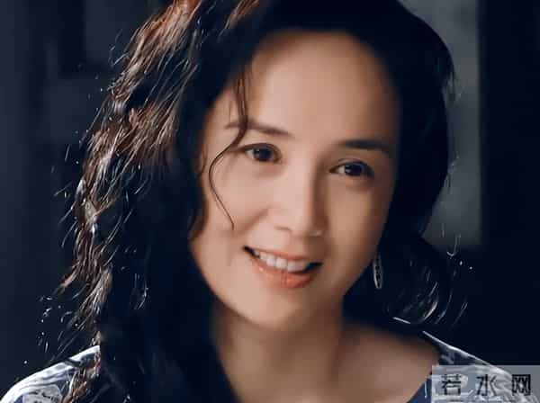 59岁蒋雯丽现状,定居国外,又瘦又老,一代女神消失不见