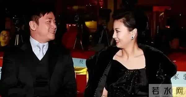 前央视主持刘芳菲现状,俩富豪前任全都判死刑,如今她满眼空洞