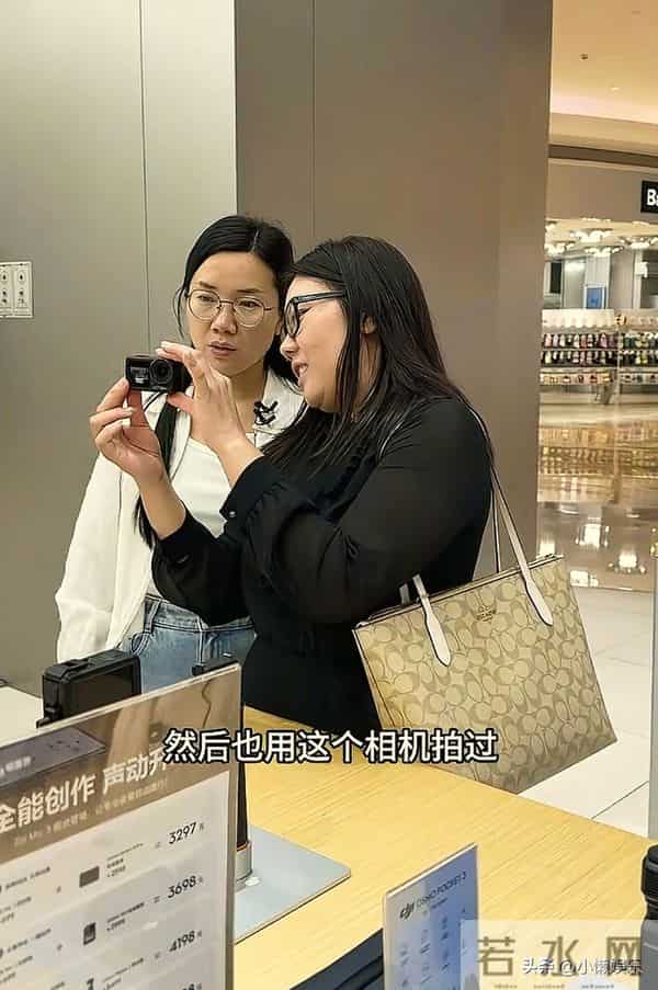 小娜回应停播原因,家里突发状况,现在人已经回到老家