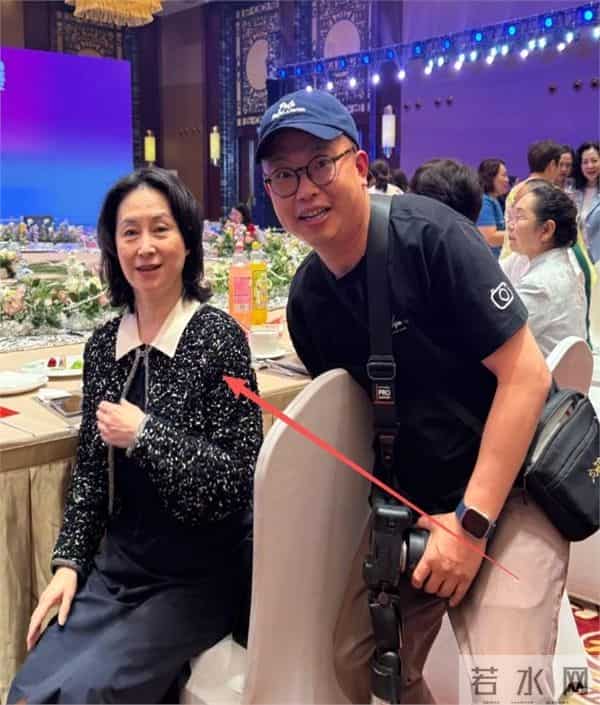 何超琼近况曝光,生图满头白发还有老年斑,和澳门大会判若两人