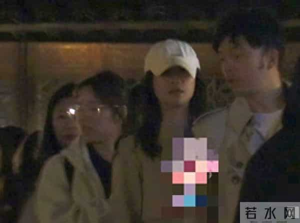 蓝盈莹新恋情疑曝光，和男子吃同一碗蛋糕 男方神似杜海涛被嘲太丑