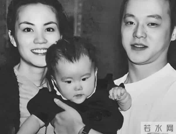 王菲也没想到,“被曝同居”的28岁女儿窦靖童,会走上她的来时路