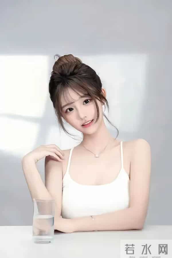 张雅倩，白色吊带写真，诱惑到我了