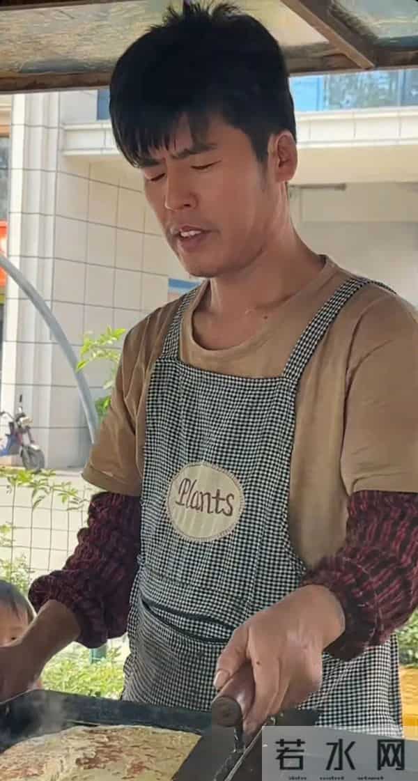 网红“粥饼伦”买周杰伦演唱会门票被骗4千元,已报警立案,“咱卖多少张饼,才能挣这4000元”