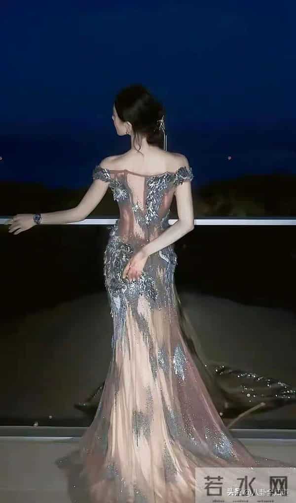 刘诗诗为什么要穿这么大胆性感的透视装?这合适吗