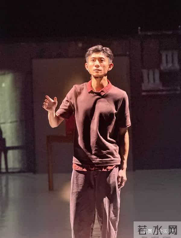 被"发腮"的张一山惊艳,33岁终于长开,网友:杨紫得避嫌了