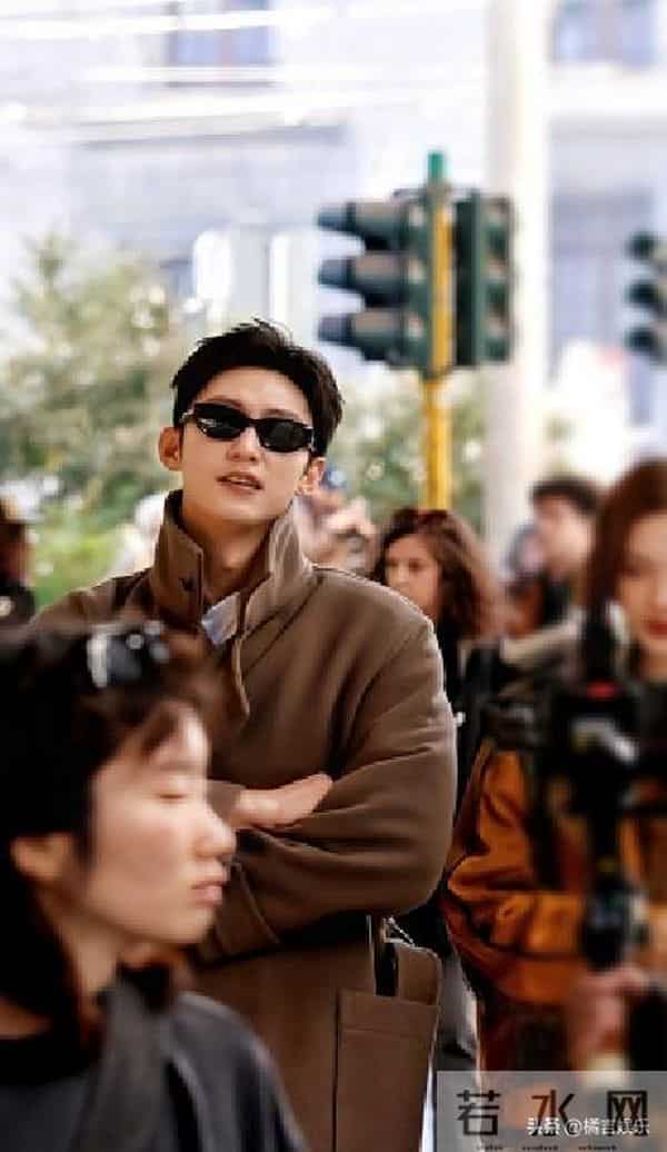 金晨黄景瑜同吃一个冰淇淋