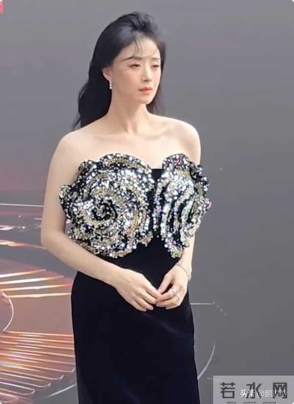 钱再多有什么用?42岁暴瘦脱相崩溃大哭的蒋欣,给所有人提了个醒