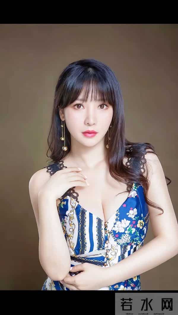 柳岩性感穿搭合集,你喜欢哪一套?