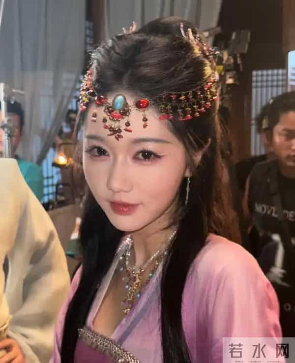 短剧四大女神横空出世,岳雨婷气场碾压余茵,呼声最高的居然是她