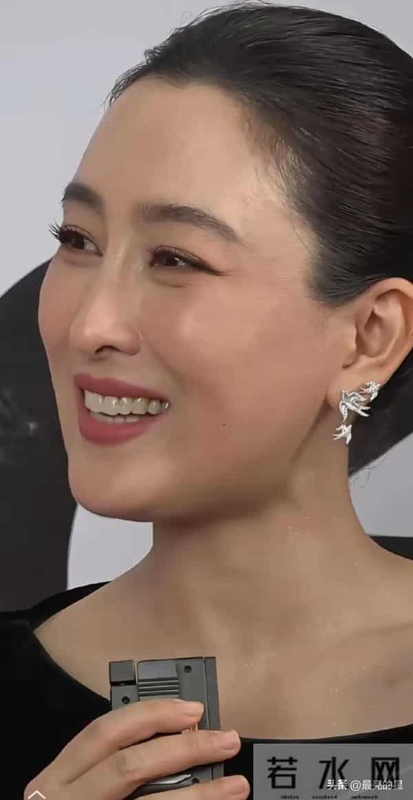 马苏高清镜头下这状态也太好了吧,脸型好、五官好,很美