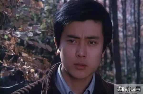 他曾是北影厂第一美男，退居幕后20年担任制片人，如今老的不敢认