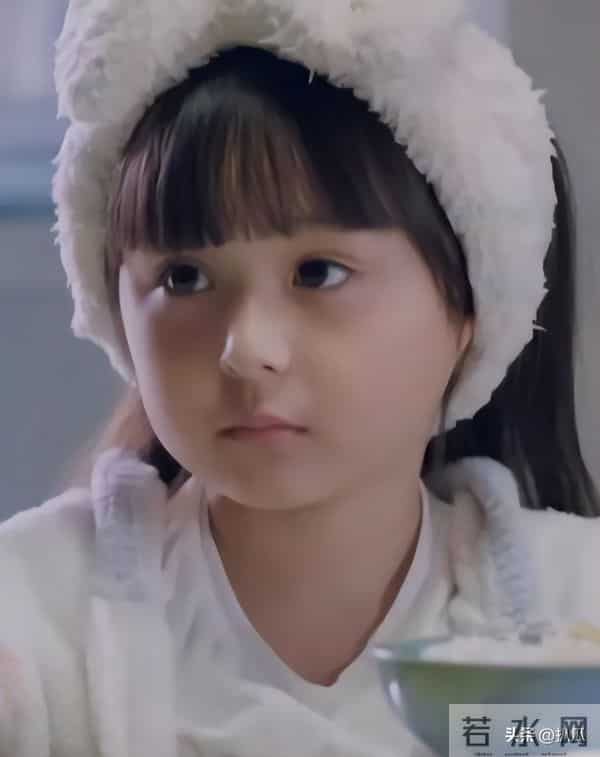 2岁出道年入百万,因长相甜美被禁止整容的刘楚恬,如今长成啥样